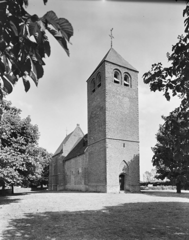 Dennenburg-kerk02